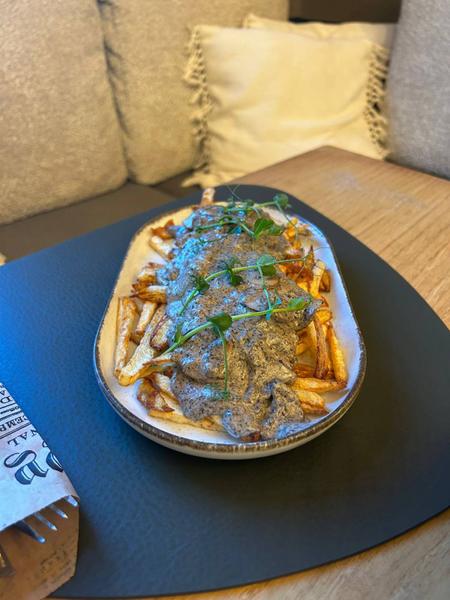 Cartofi Prăjiți de Casă cu Salsa de Trufe